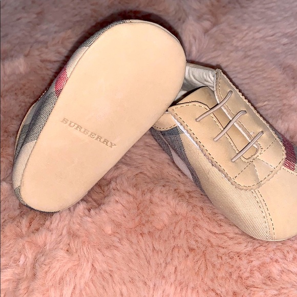 Burberry baby shoes 0-9 months - Picture 3 of 4